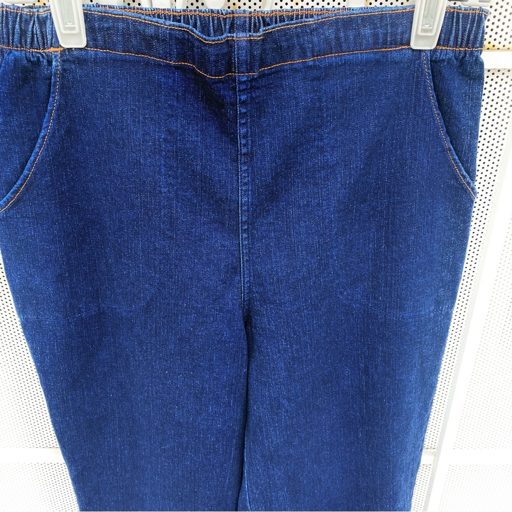 Croft & Barrow woman’s size medium average elastic waist stretch jeans - Picture 4 of 6